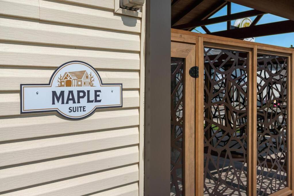 Maple Suite - Main Street Lodge In برلين المظهر الخارجي الصورة